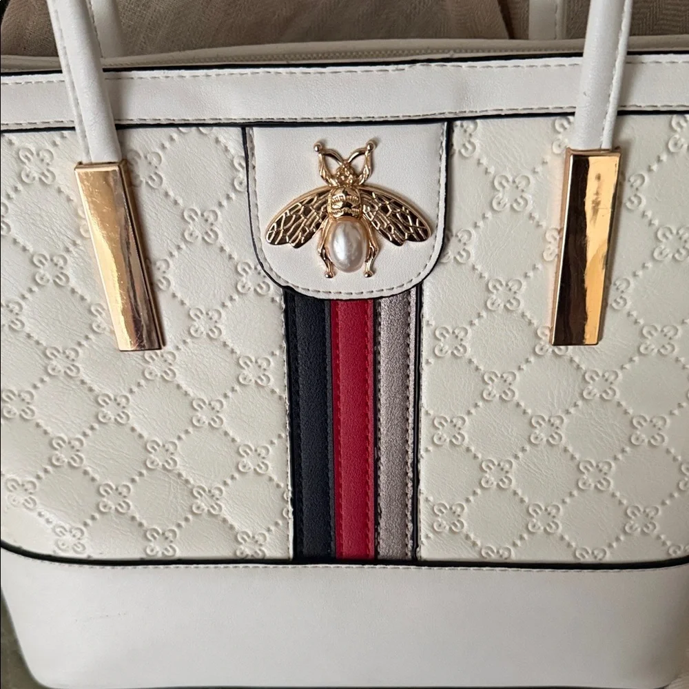 Elegant White Tote Bag with Gold Accents - Picture 3 of 5